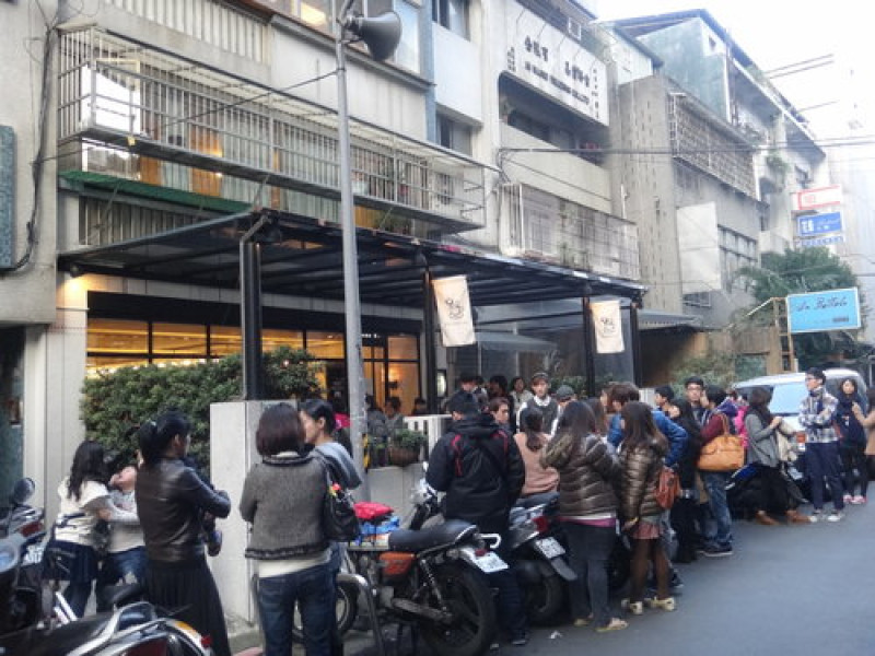 米朗琪吃鬆餅喝咖啡~~