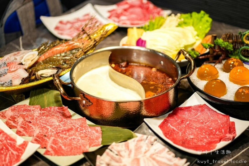 【心心麻辣鍋大橋頭店】大同區麻辣鍋吃到飽，399元起，和牛火鍋頂級海鮮，壽星限定七龍珠超吸睛！菜單