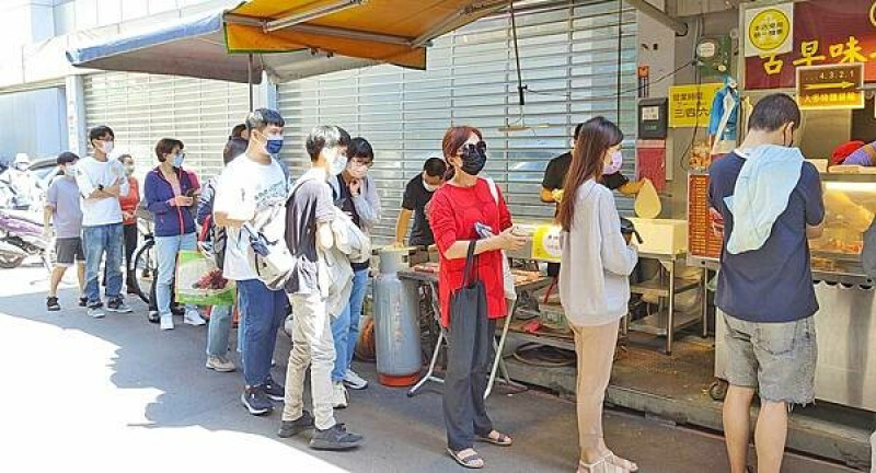 【台北美食】惠Q潤餅｜東門市場裡爆推的排隊美食
