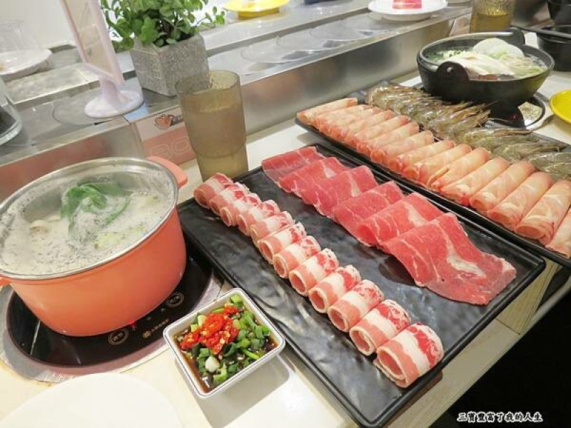 一中平價火鍋推薦 一中商圈美食【花漾轉轉鍋】199元起無限暢飲 成為花粉更有享不盡的優惠哦