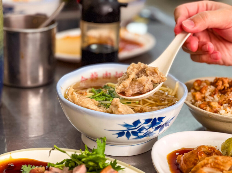 基隆市中正區金龍肉焿｜隨時都在排隊！在地經營超過40年老牌肉焿店