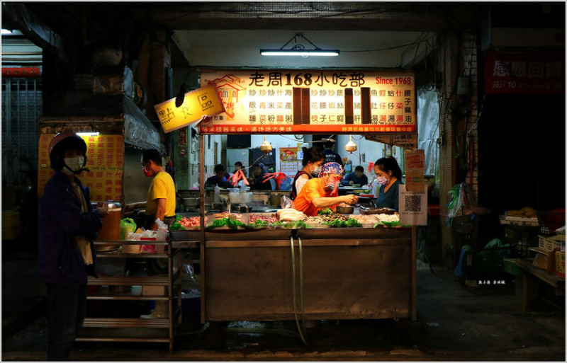 【高雄】三民市場老周168小吃部 熱炒 海產粥‧三十幾年的老味道，同事極推薦的炒麵