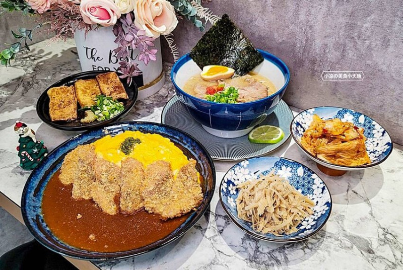 新竹人氣拉麵店進駐台中，平日午間限定魚介豚骨拉麵開賣！還有咖哩飯、烤豆腐，免費加飯加麵唷！！