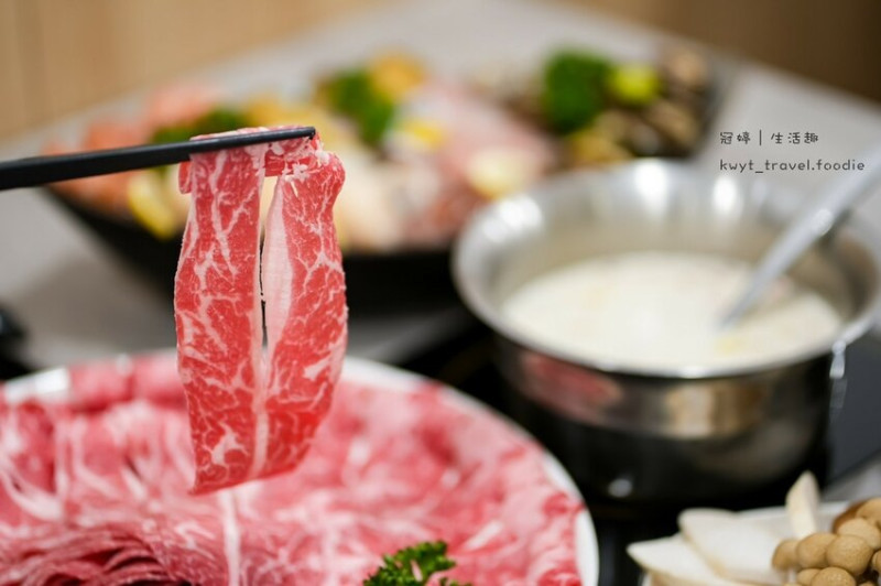 【品湯白色麻辣鍋專賣信義市府店】信義區麻辣鍋推薦，打卡8折，台北公司聚餐、家庭聚餐吃鍋啦│菜單