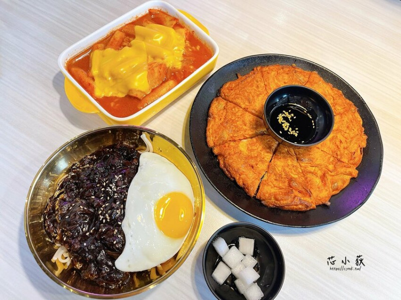 歐霸食鍋，台中中國醫百元平價道地韓式炸雞/炸醬麵/年糕/泡菜煎餅 - Cyndi loves 享食天堂