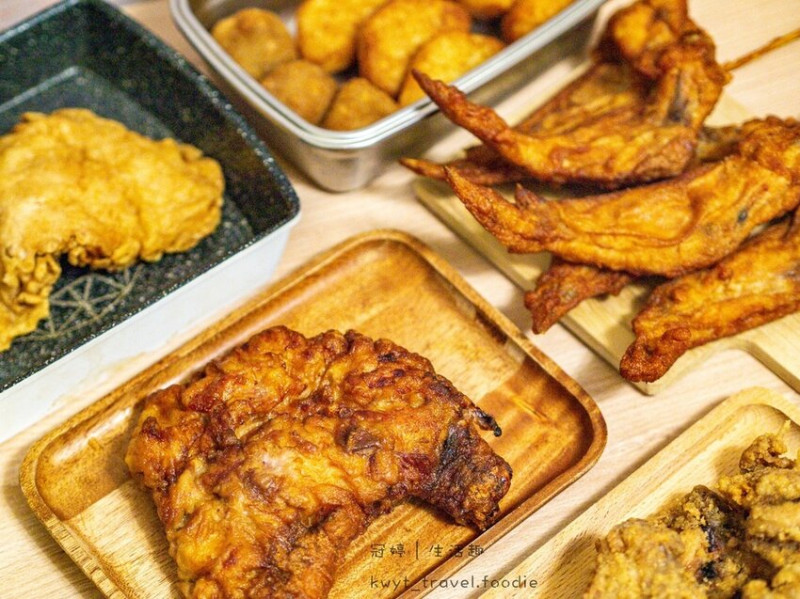 【大腿我最粗】逢甲夜市美食/晚餐/宵夜，挑戰台中最大無骨雞腿排，雞翅五支一百！菜單