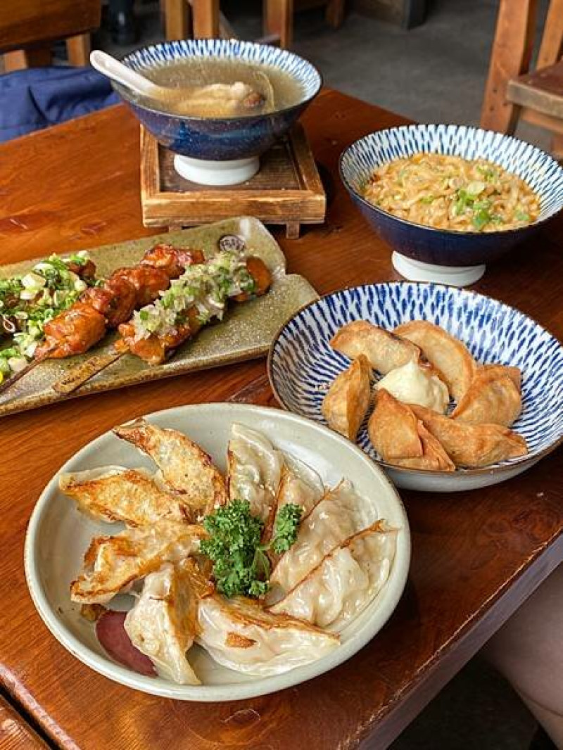   阿薄郎薄皮餃子台式小酒館-台北一郎忠孝店 (Uncle A-Bo-Lang Taiwan Bistro)🌟台北美食-忠孝敦化站🌟