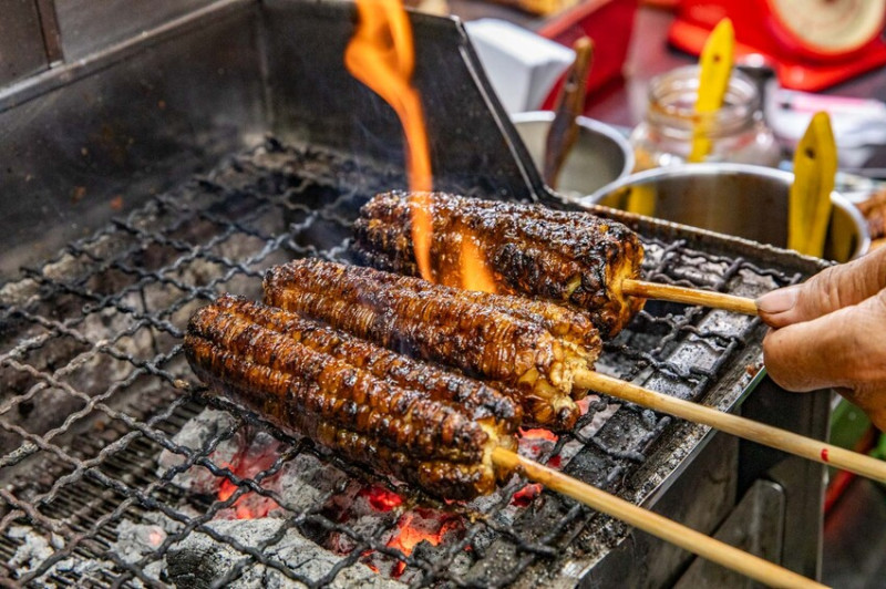 花蓮縣花蓮市美琪烤玉米｜超好吃又便宜秤重烤玉米！老字號阿伯烤玉米