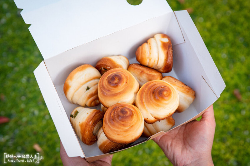 新竹鼎鼎有名的二良脆皮烤饅頭進軍彰化囉，每天現烤只賣4個小時~