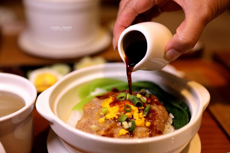 來碗用料實在、暖胃暖心的港式燉湯吧！激推臘味蘿蔔糕、煲仔蒸飯滿足味蕾｜奉湯(台中港式燉湯、湯品)