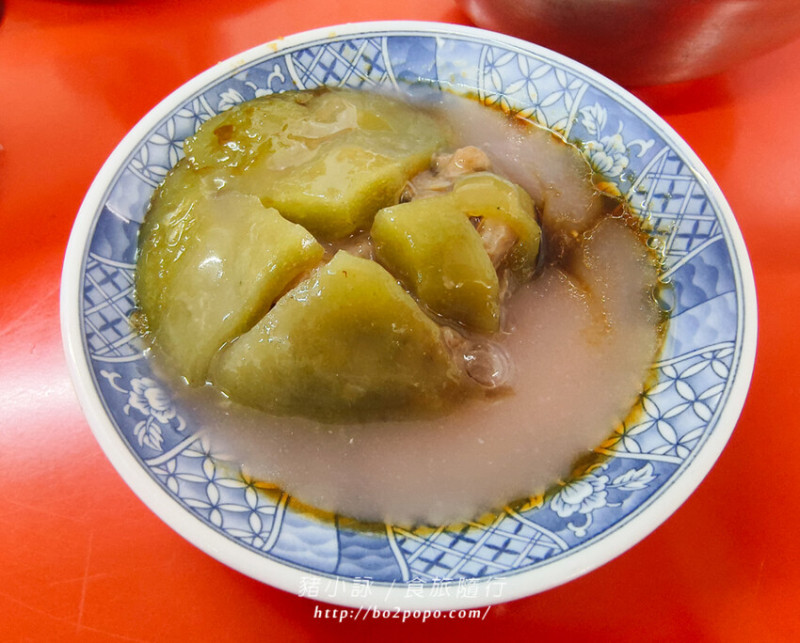 花蓮。瑞穗》瑞穗綠茶肉圓。外觀略像草仔粿的綠茶肉圓