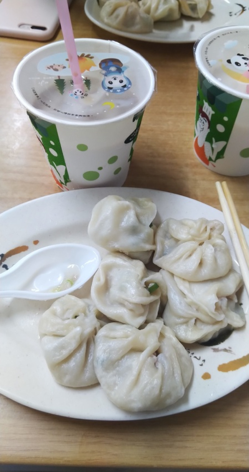 宜蘭一日遊第一站先來吃個正常的！這家奶茶太好喝了！