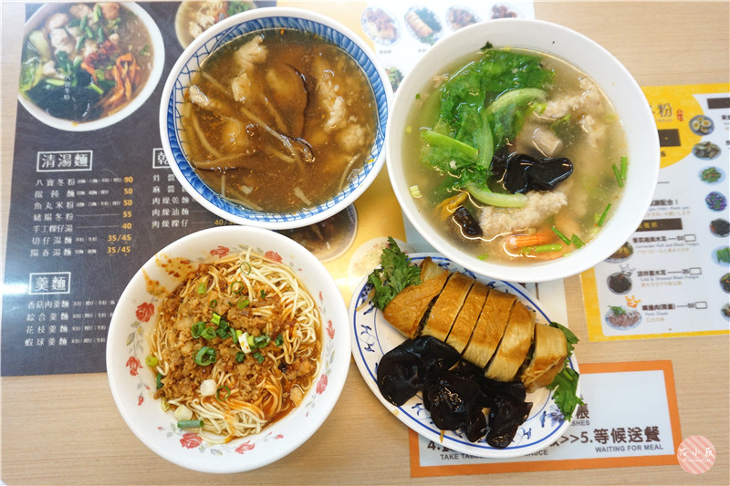 礁溪八寶冬粉。台灣小吃百大名店，用料實在的八寶冬粉，整塊的花枝羹，每天新鮮現做!