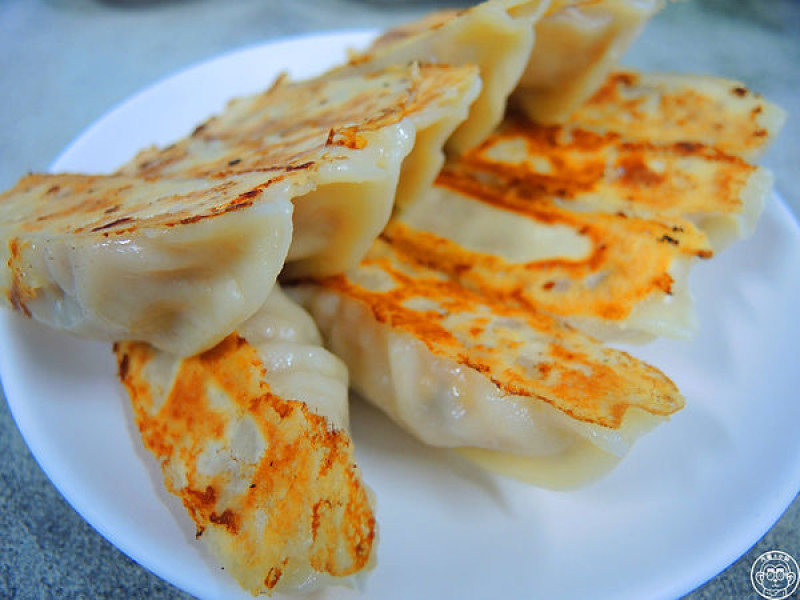 呷飽祙【宜蘭羅東･阿棟伯水餃鍋貼專賣店】巷弄美食不容忽視