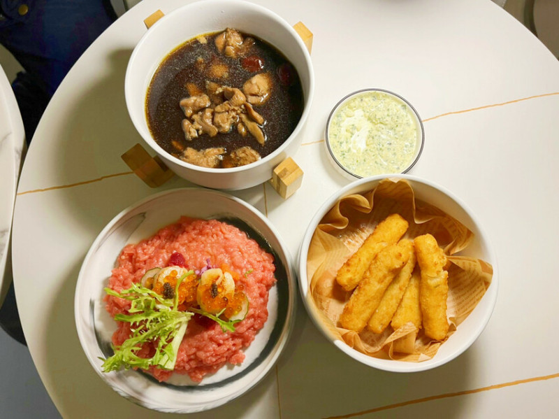 【東區酒吧】【東區餐酒館】東區充滿文藝氣藝的綠洲酒吧Cactus bar餐酒館【東區聚餐】巷弄美食【東區美食】菜單【網紅餐廳】板南線美食