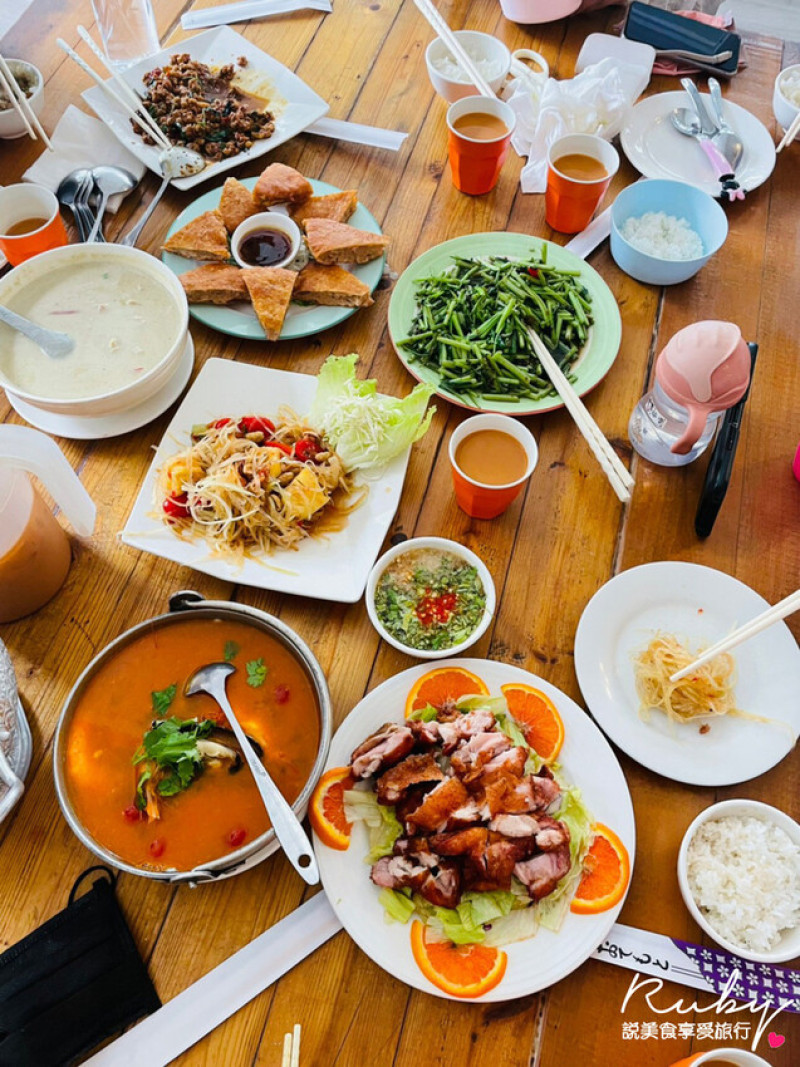 【屏東墾丁美食】象廚泰緬式餐廳，庭院風玻璃屋用餐彷彿置身國外，用餐環境舒適，附有停車場，(原墾丁弄海餐廳)  ｜ Ruby說美食享受旅行(@tour_ruby530)
