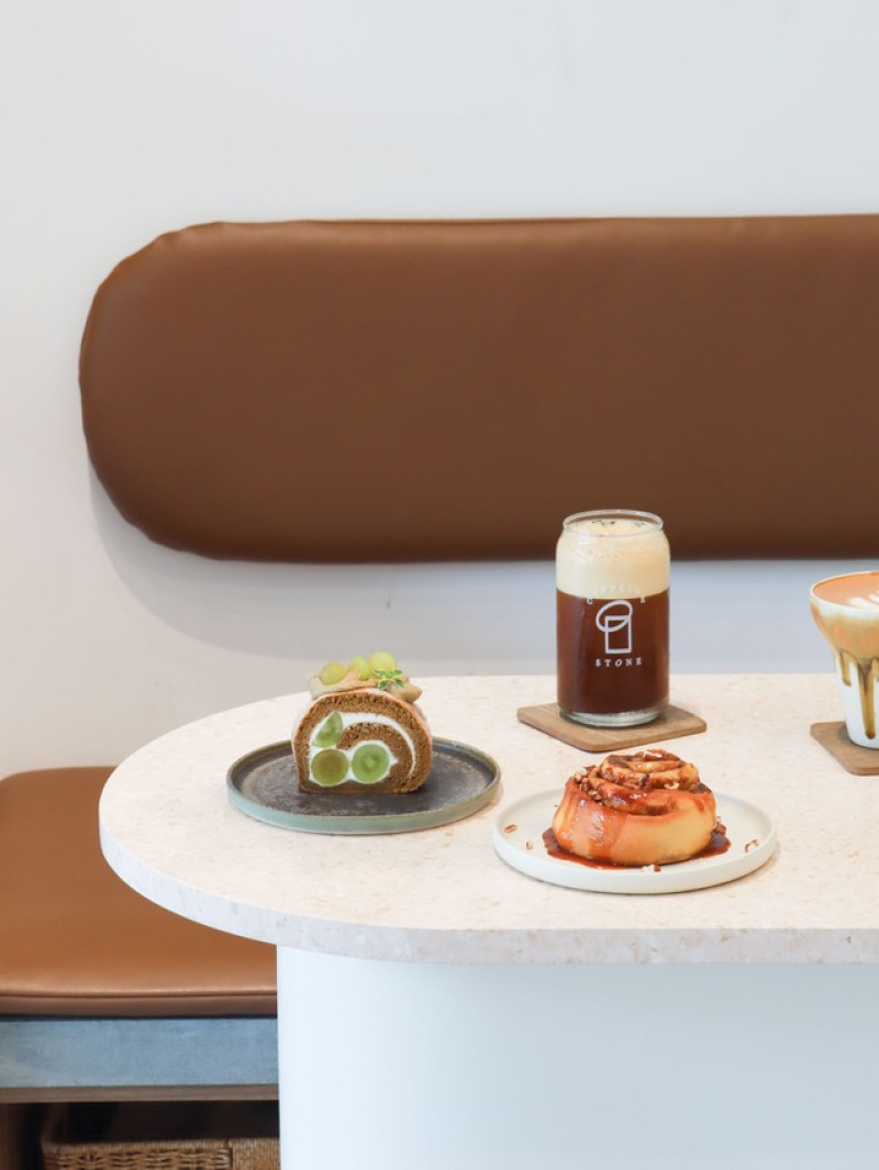 手作陶瓷與咖啡廳的質感組合 布丁、肉桂捲