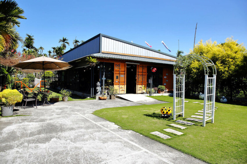 美式工業風貨櫃屋餐廳，隱藏版的無菜單料理，一天只接待一組客人，夢幻廚房煮好料吃大餐！