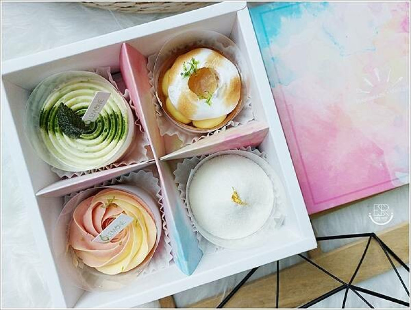 宅配美食│台中宅配甜點 Lemon One四季檸檬塔， 春。夏。秋。冬 ，不僅帶給你不同的視覺層次，吃下的每一口更隨著不同擠花設計，香氣從清亮到濃厚，帶來多變的檸檬滋味，療癒系甜點～