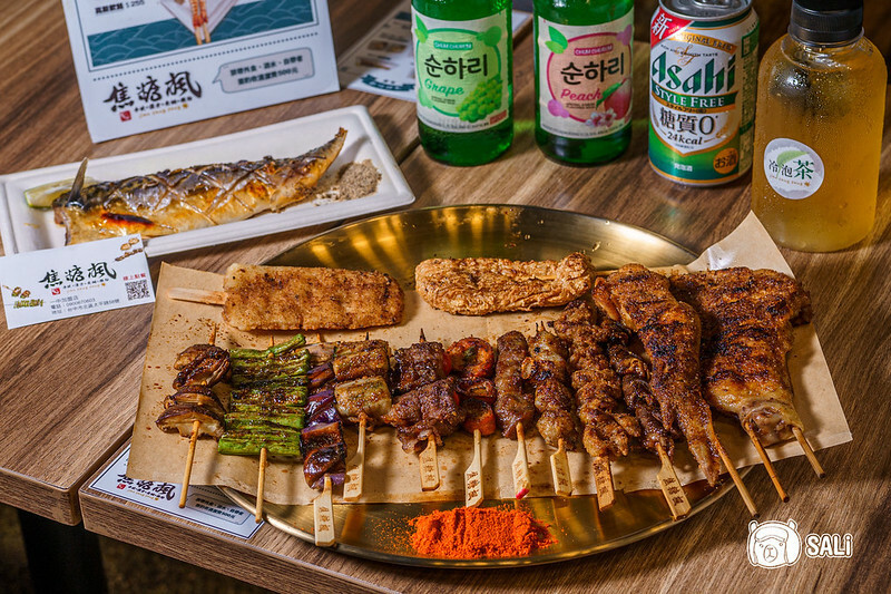 焦糖楓串燒 一中店｜台中平價串燒推薦，每串16元起，招牌漢方烤肉粉 滋味超涮嘴