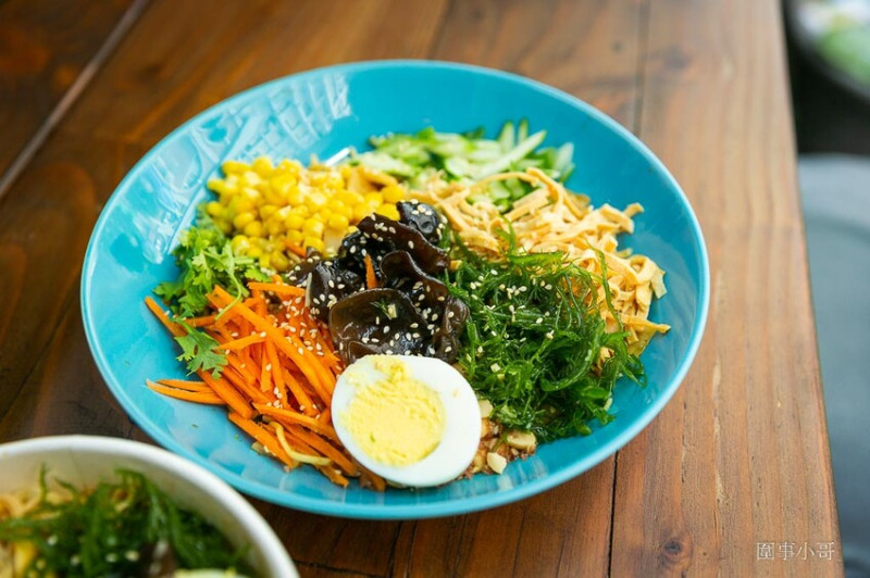 夏天就是要吃涼麵！老章川渝涼麵自家研發的辣味涼麵讓你暑意全消，吃到筷子停不下來！桃園中壢元智美食推薦