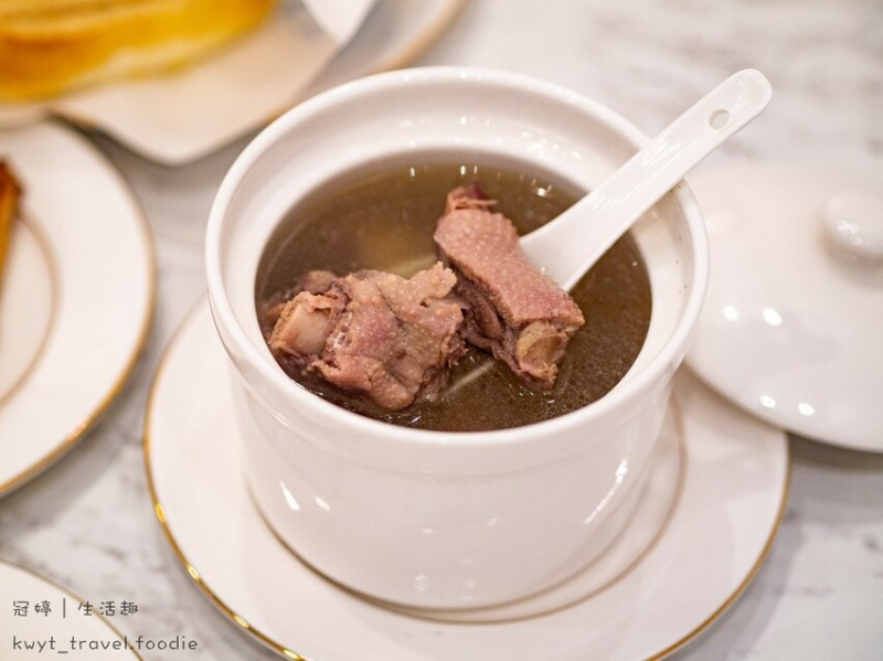 【阿榮師啤酒鴨中正店】嘉義東區美食，在文青空間裡盡嚐，一個人也可以吃的桌宴大菜│菜單