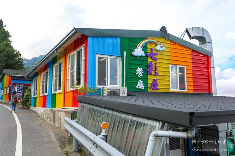 超吸睛七彩屋景觀餐廳，窗邊一覽美麗山景！南投美食推薦雲南擺夷料理