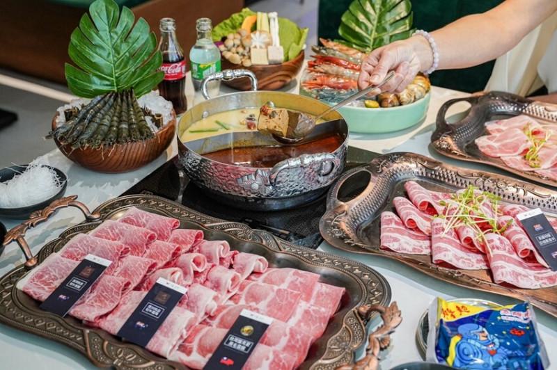 高雄美食｜霜降和牛必點入口即化超軟嫩/最美火鍋花花世界鍋物 高雄左營旗艦店聚餐首選