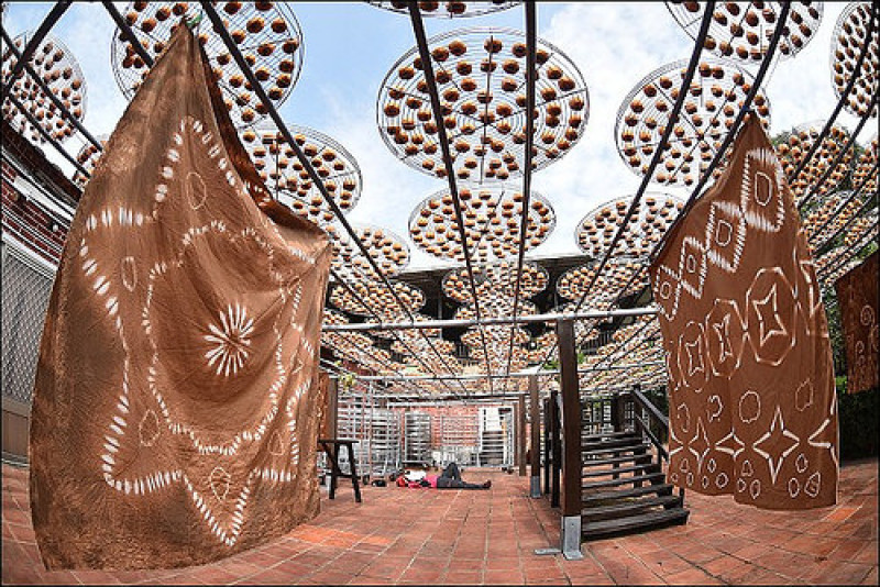 《新竹景點美食》新埔金漢柿餅教育農園．棺材店改建的木磚屋早餐