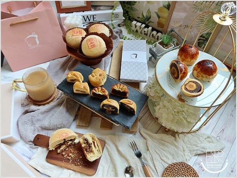 宅配禮盒推薦│2022中秋禮盒 台中知名老店 碧羅莎麵包坊 全新推出中秋禮盒 蛋黃酥、綠豆椪、日式和菓子禮盒 超人氣中秋禮盒，通通可以幫你宅配到府～