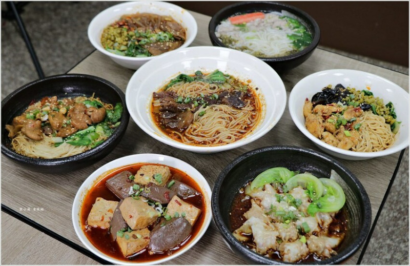【高雄】重慶山城麵庄 鹽埕店‧開在巷中的重慶麵食小館，又麻又辣，牛肉酸辣粉不可錯過