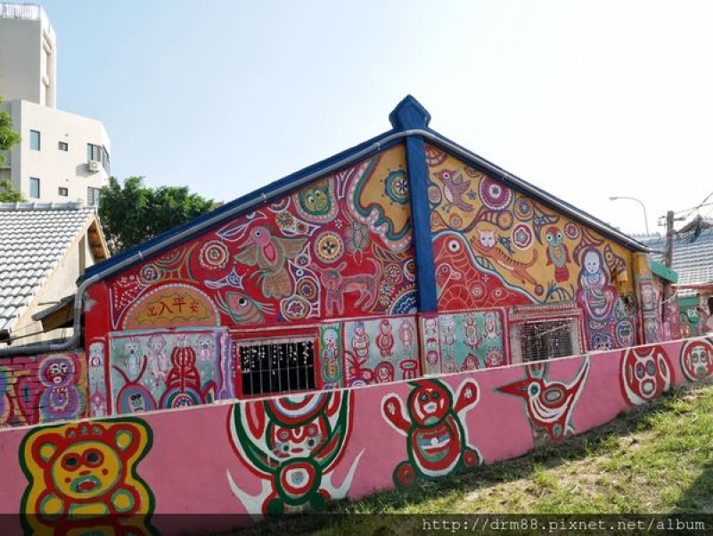 彩虹眷村-彩虹爺爺，台中一日遊，爺爺用畫守護著干城六村，充滿童趣療癒的彩繪村。