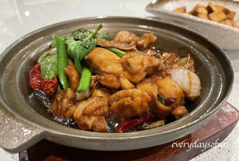 嘉義餐廳∥隱身在半山腰的美味，熱情親切的氛圍，每天都有不同的主廚私房菜，餐點份量超有誠意，平價桌菜聚餐推薦