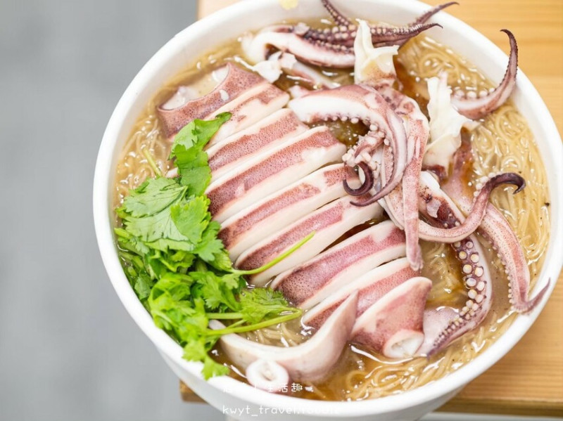 【上等冰綠豆沙牛奶】中原夜市美食推薦，中原大學學生激推！浮誇系麵線尬綠豆沙牛奶│菜單