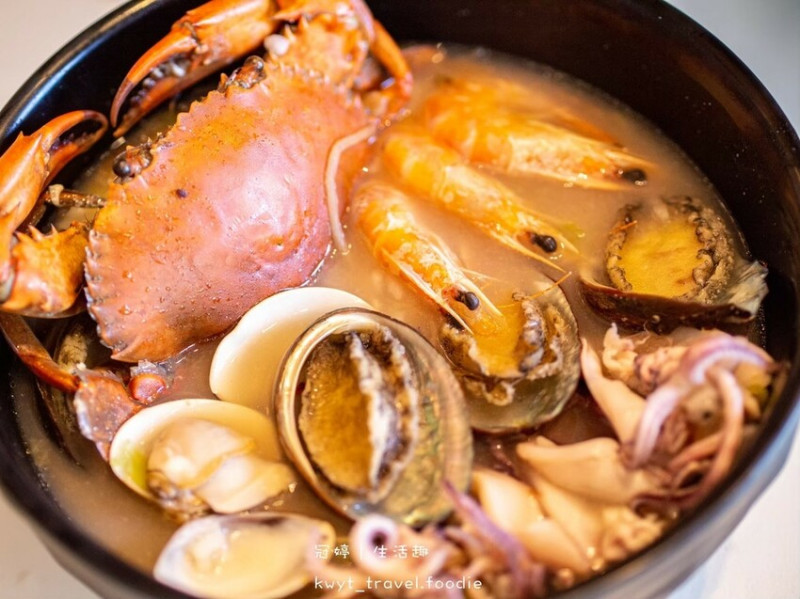 【金塊臭豆腐海產粥】恆春小吃推薦，隱藏版抱蛋紅蟳海鮮粥，恆春美食地圖/宵夜/晚餐！菜單