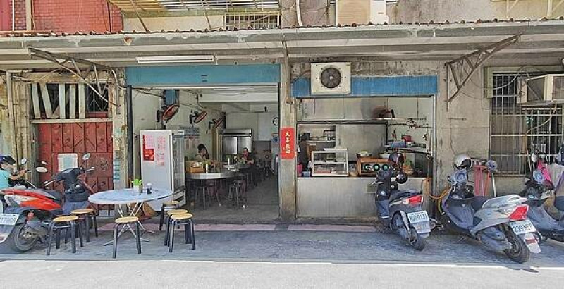 不用懷疑！真的是甜的！沒有店名沒有招牌！獨特的甜口味肉羹湯，讓許多人喝了之後，讚不絕口，一來再來的好