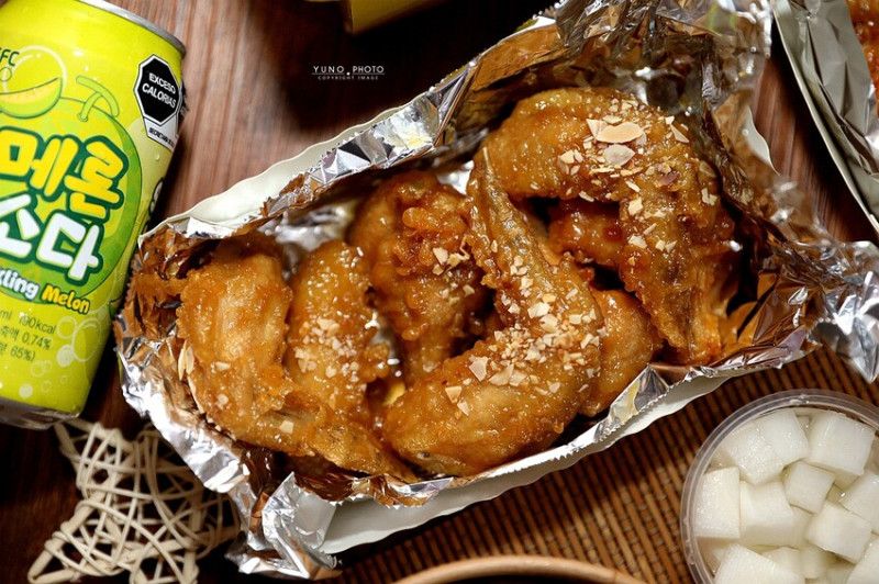 閣樓1981韓式炸雞｜吃不膩的道地韓式炸雞在這裡！一口咬下會爆汁 越吃越唰嘴。菜單價位(台中西區韓式炸雞外