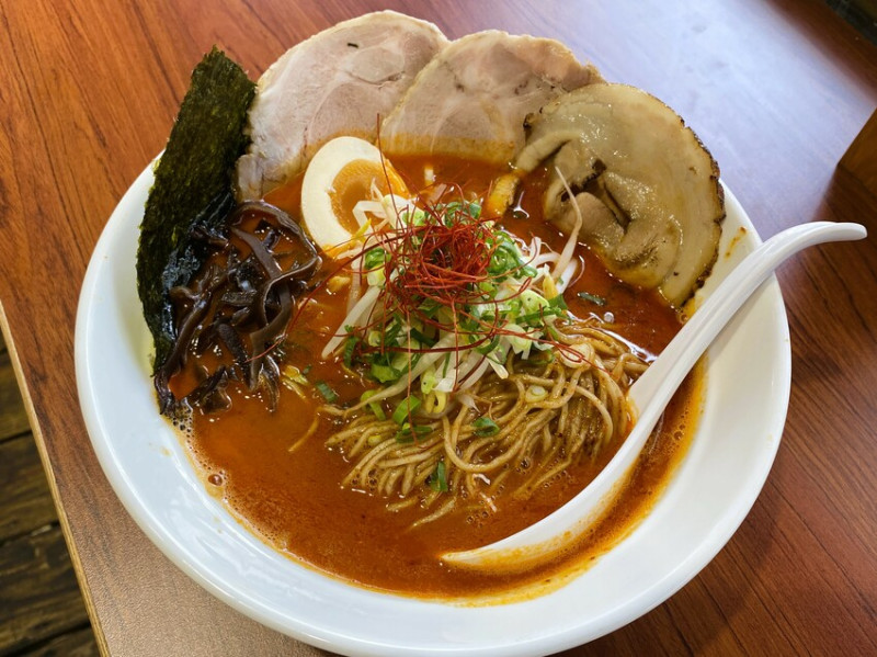 【台中 拉麵】麵屋麥-拉麵專門店，辣豚骨湯頭辣而滑順，喜歡地獄拉麵的人不可錯過