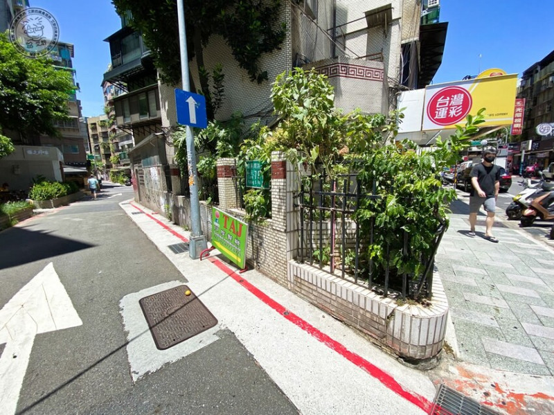 【 東區燒臘 】〈極之好味x港式燒臘飯館〉有三高的人不推薦吃的完美叉燒「肥龍叉燒」．最美的文青燒臘店