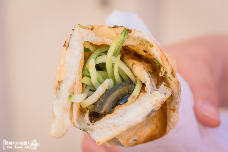 皮蛋加入捲餅也能超級搭，大片的牛腱加入捲餅，不用破百也吃得到～