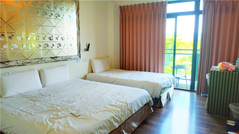 住宿 ｜屏東墾丁恆春渡假乾淨好住的民宿推薦  ，艾米利亞Emilia Resort渡假會館

