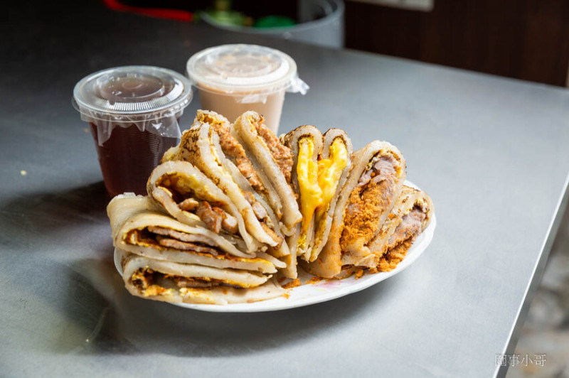 超大份量的粉漿蛋餅在這裡啦！躲在巷子裡讓人食指大動的特色蛋餅真的不好找呢！(邀約)