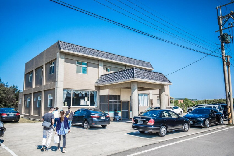 桃園市觀音區安可土雞城｜沒招牌還超偏僻！光看外觀根本里民活動中心的超人氣土雞城