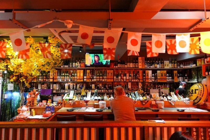 【食記】激安の吉烹酒場（敦南三號店)，好吃的串燒日料，平價居酒屋還有喝到飽！東區美食