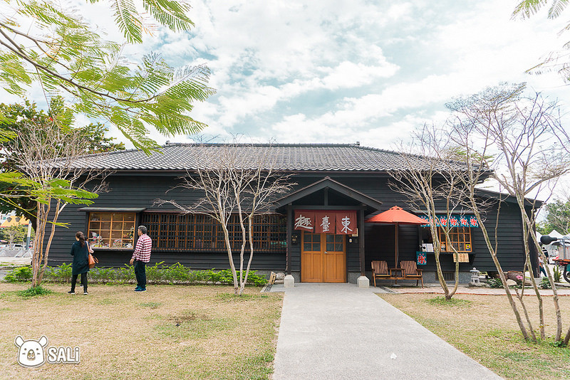 2018台東一日遊｜在地人推薦銷魂滷肉飯中華早點、農創文創餐飲空間趣台東、TT style原創館（波浪屋）、Wows 邦查 （波浪屋2號倉庫）、必吃Ｑ彈粉粿阿桑剉冰、鐵花村市集、食冊café書店