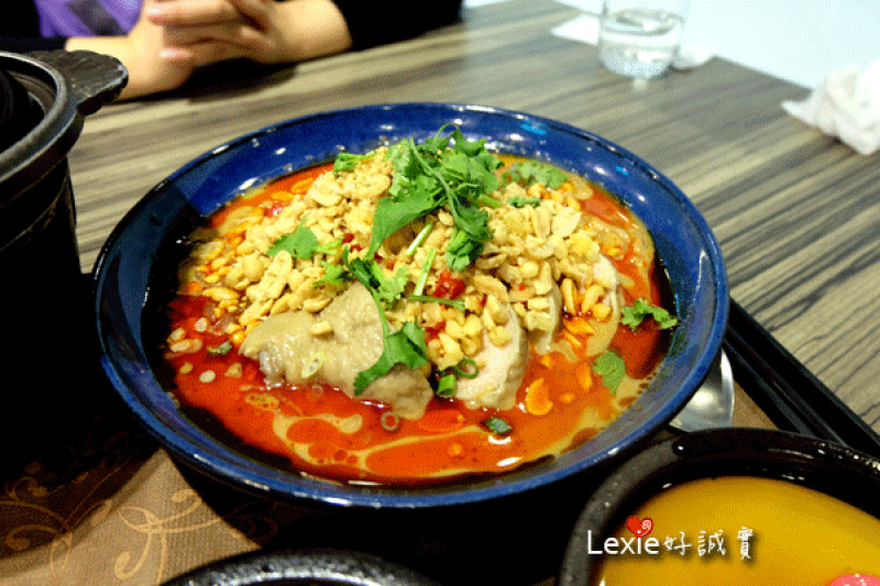 食記【高雄】CP高料多實在的老牌簡餐-異人館咖啡部屋(楠梓家樂福藍田店)