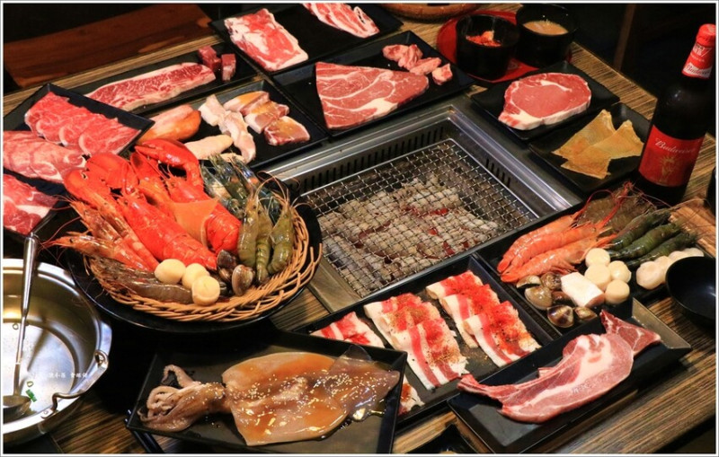 【高雄】一燒十味昭和園 楠梓店‧超高人氣燒烤火鍋店，波士頓龍蝦無限量供應吃到飽 - 敦 小 蓮の食旅錄