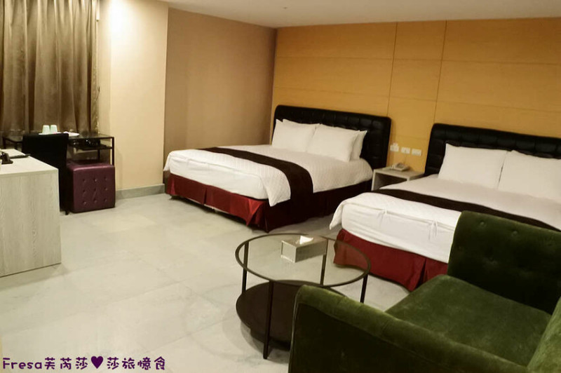 高雄飯店【夏優旅居】平價乾淨地點優！離奶茶一條街超近.享受放鬆旅行住這間│專屬停車場│大溝頂美食│鹽埕捷