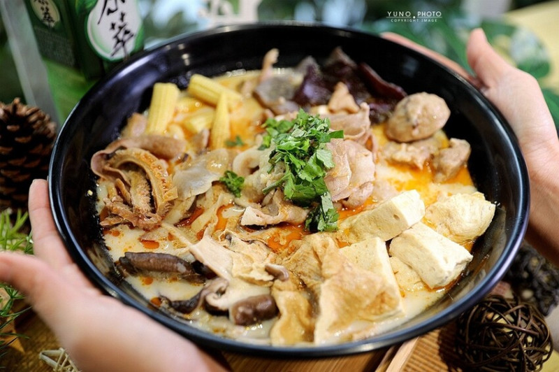 網讚當地最強麻辣燙！麻香辣濃一次到味 百元超飽套餐必點｜沐上麻辣燙(苗栗頭份宵夜麻辣燙)