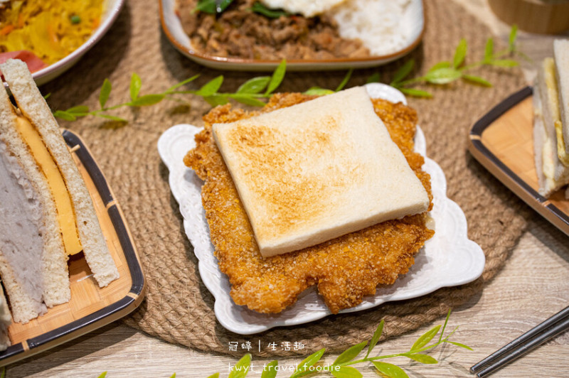 【早到晚到左營巨蛋店】比臉大超厚雞排吐司！左營宵夜推薦，療癒系銅板價晚餐宵夜│菜單